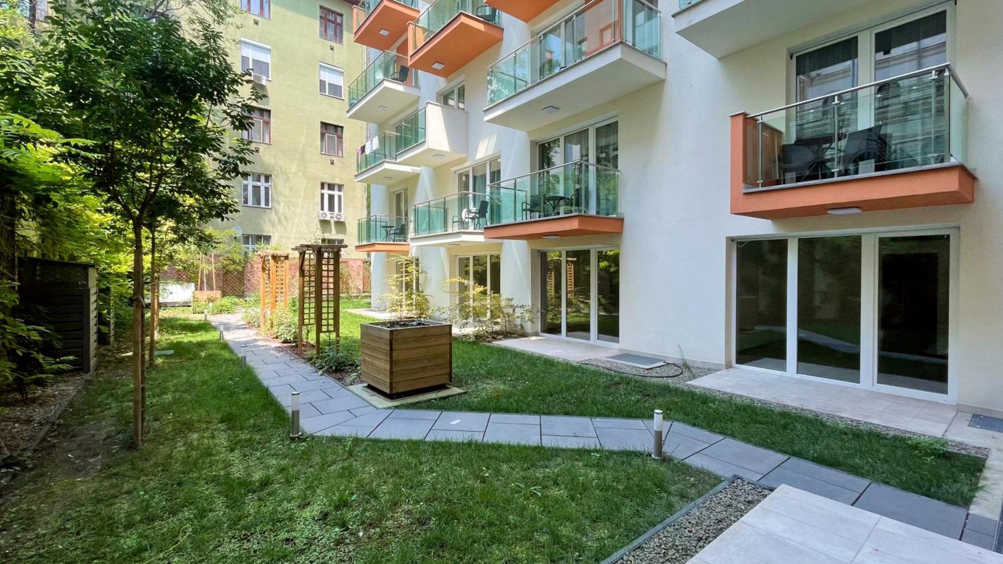 Little Americas North West Apartments Budapest Ngoại thất bức ảnh